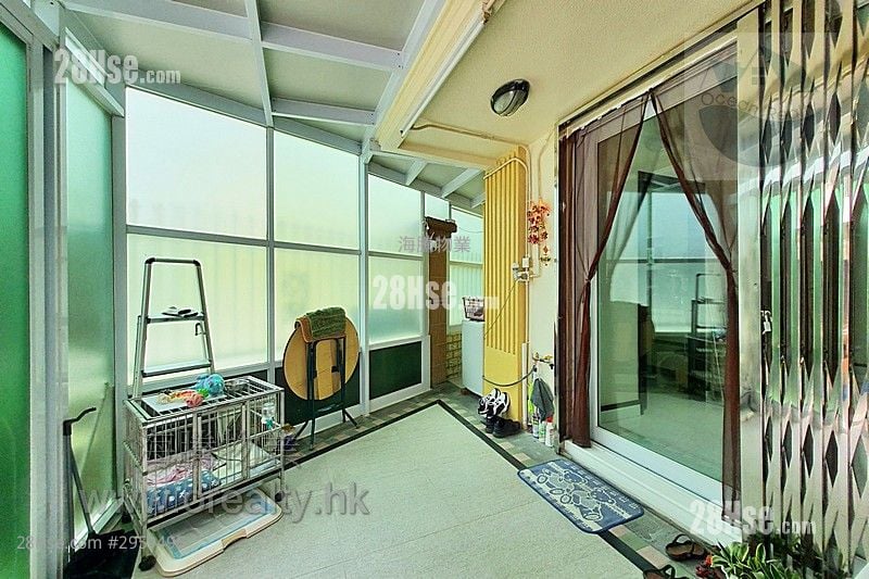 村屋 售盘 3 房 , 2 浴室 700 平方尺