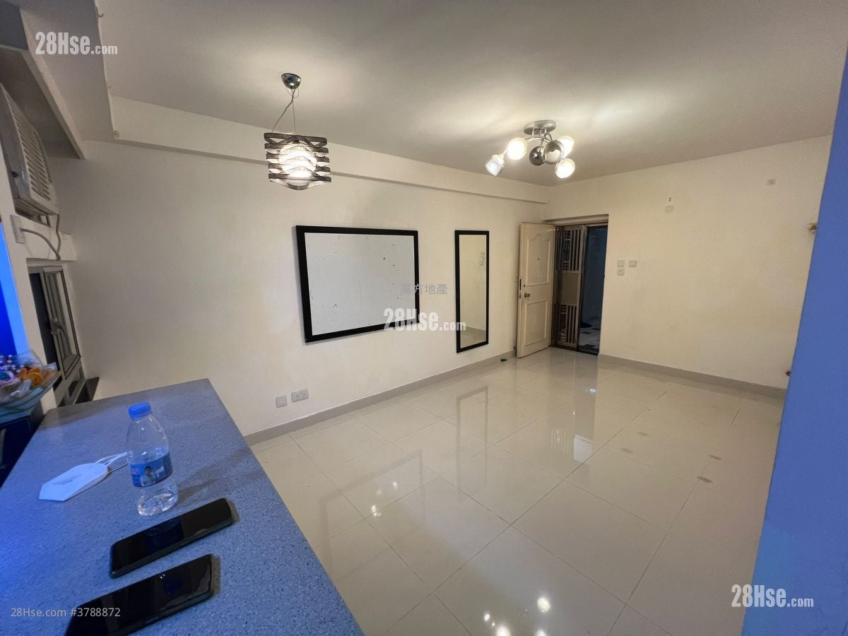 Carado Garden Sell 3 Bedrooms , 1 Bathroom 593 ft²