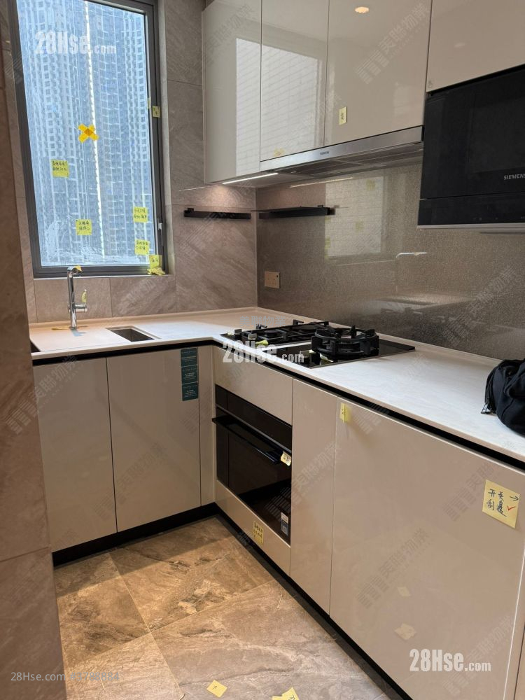 Seasons Place 售盘 3 房 , 2 浴室 665 平方尺