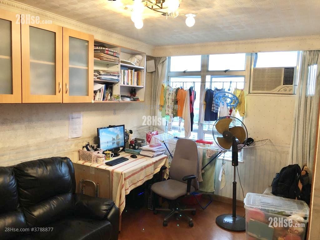 Hong Keung Court Sell 2 Bedrooms , 1 Bathroom 426 ft²