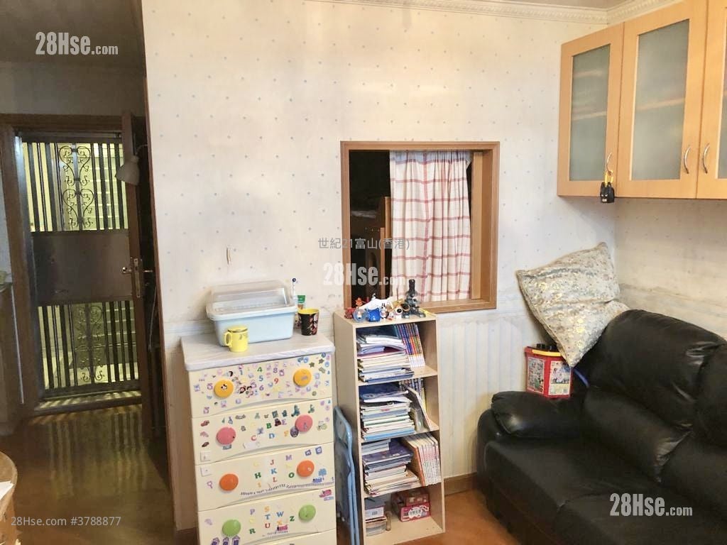 Hong Keung Court Sell 2 Bedrooms , 1 Bathroom 426 ft²