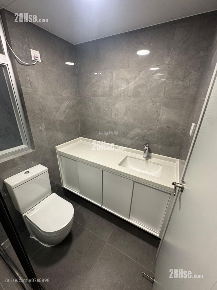 Hip Tak Building Sell 2 Bedrooms , 1 Bathroom 499 ft²