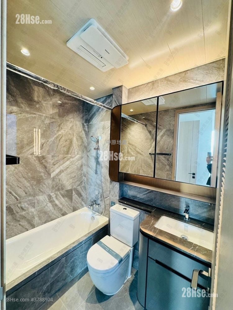 Seasons Place 售盘 3 房 665 平方尺