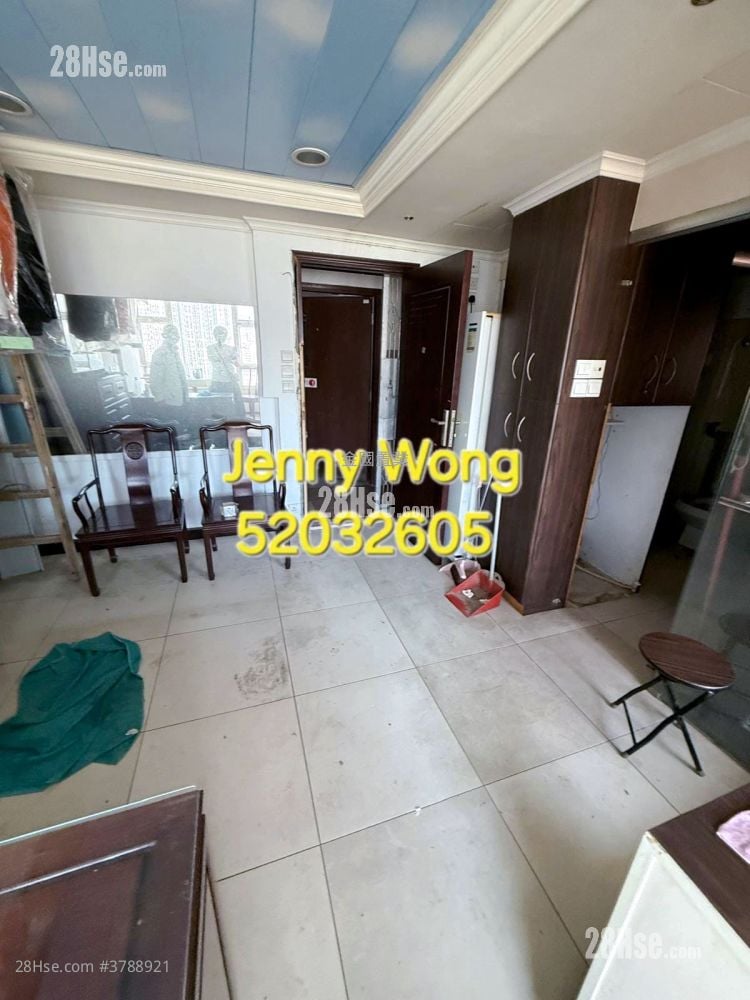Man Wai Building Sell 3 Bedrooms , 1 Bathroom 745 ft²