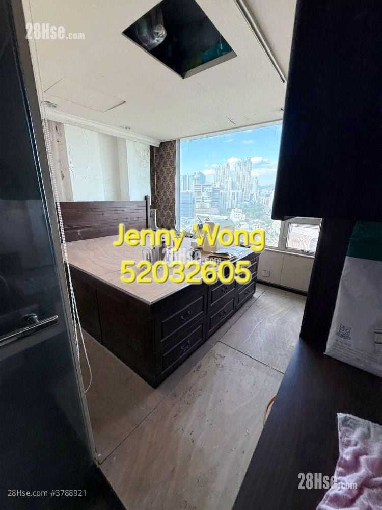 Man Wai Building Sell 3 Bedrooms , 1 Bathroom 745 ft²