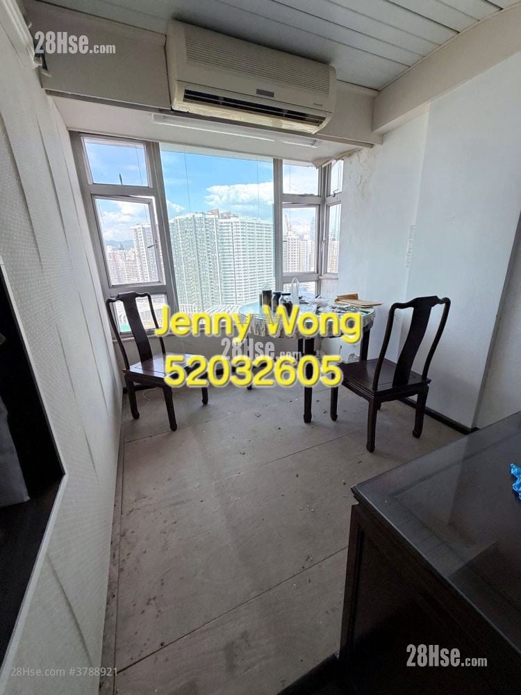 Man Wai Building Sell 3 Bedrooms , 1 Bathroom 745 ft²