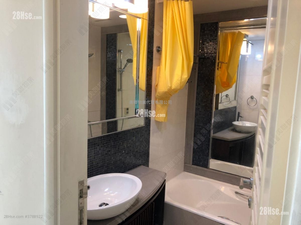 The Capitol Sell 3 Bedrooms , 2 Bathrooms 704 ft²