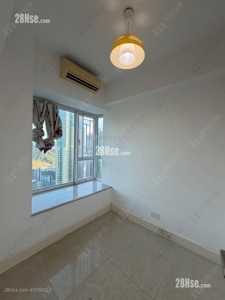 The Capitol Sell 3 Bedrooms , 2 Bathrooms 704 ft²