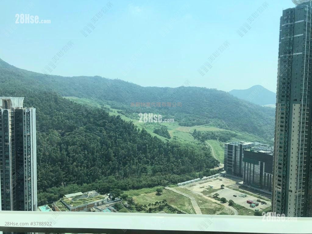 The Capitol Sell 3 Bedrooms , 2 Bathrooms 704 ft²