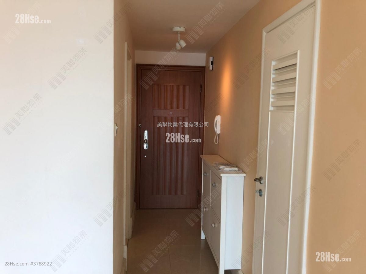 The Capitol Sell 3 Bedrooms , 2 Bathrooms 704 ft²