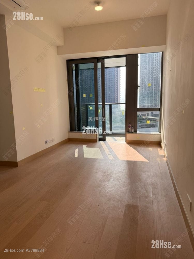 Seasons Place 售盘 3 房 , 2 浴室 665 平方尺