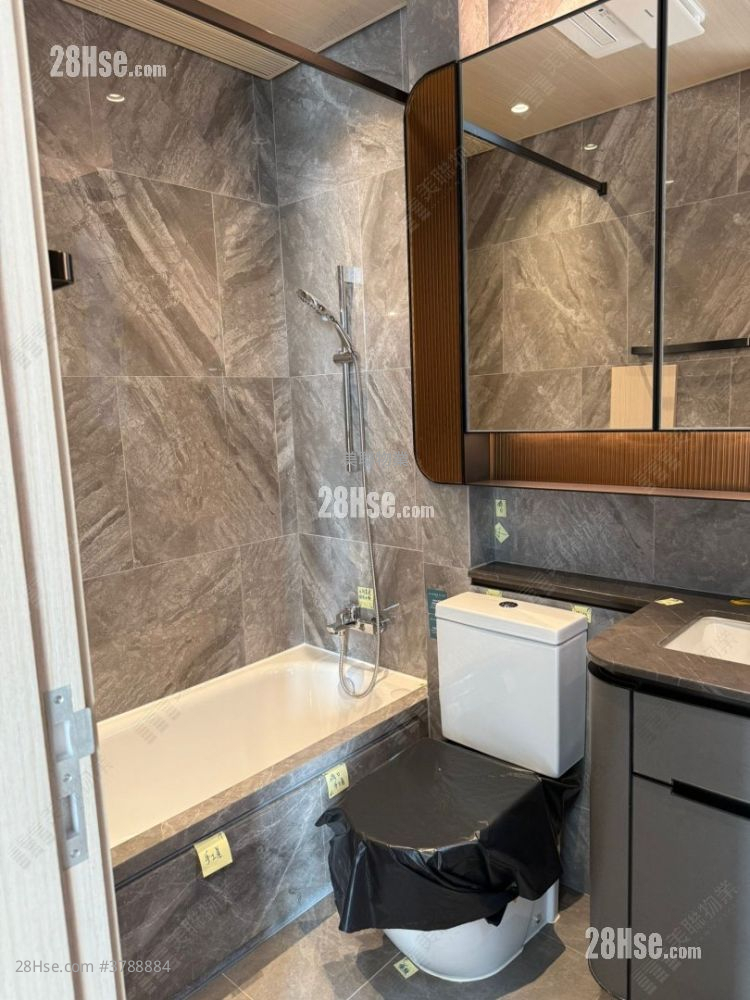 Seasons Place 售盘 3 房 , 2 浴室 665 平方尺