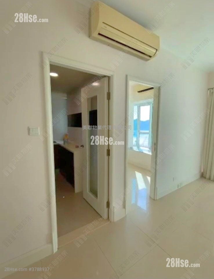 The Capitol Sell 3 Bedrooms , 2 Bathrooms 715 ft²