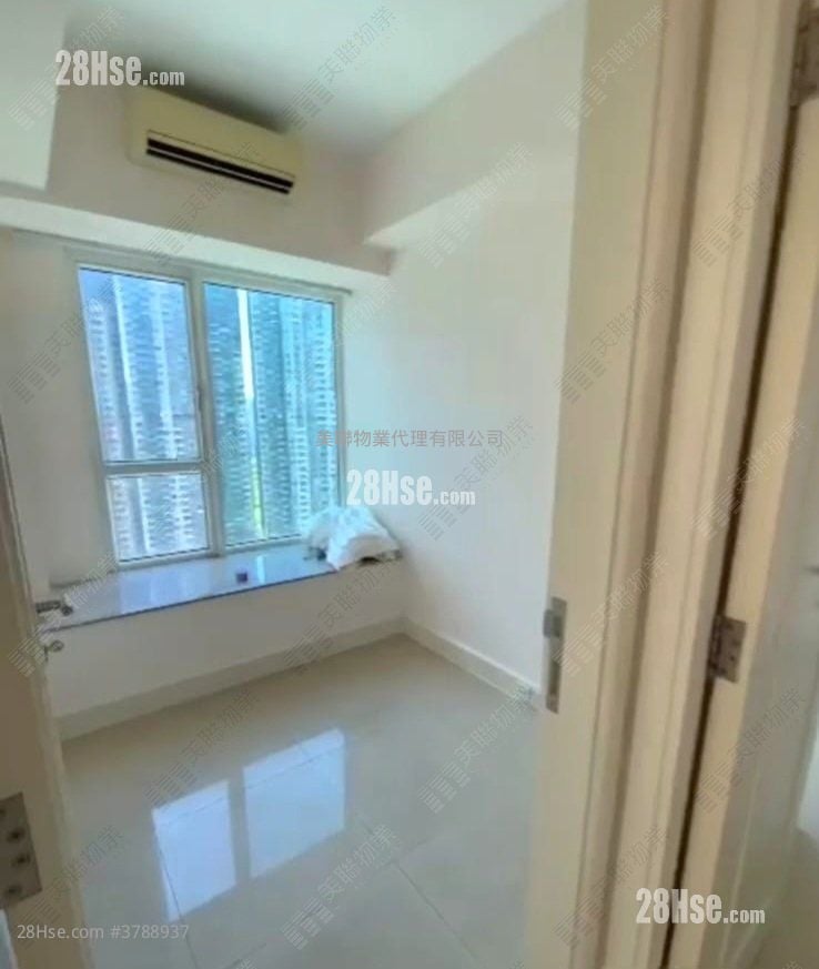 The Capitol Sell 3 Bedrooms , 2 Bathrooms 715 ft²