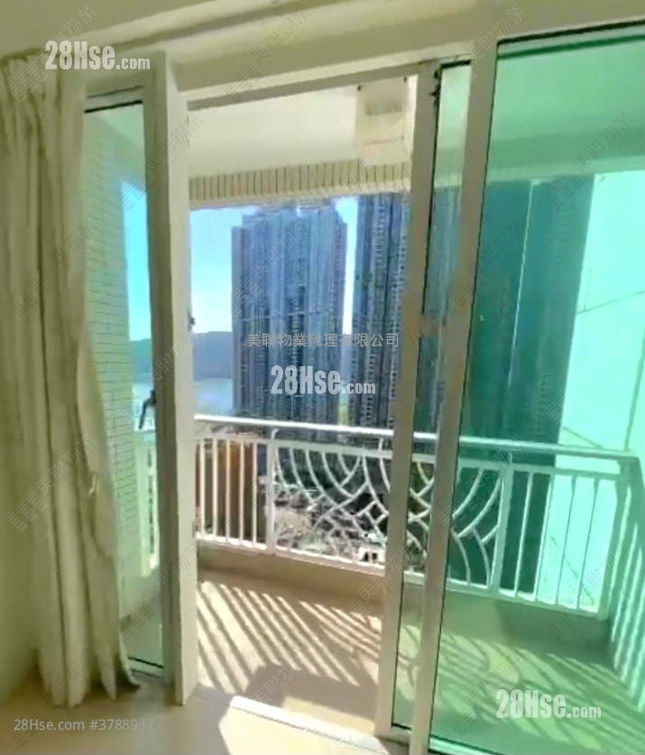 The Capitol Sell 3 Bedrooms , 2 Bathrooms 715 ft²