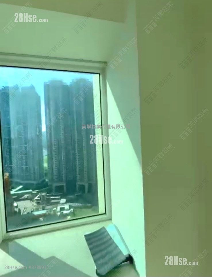 The Capitol Sell 3 Bedrooms , 2 Bathrooms 715 ft²