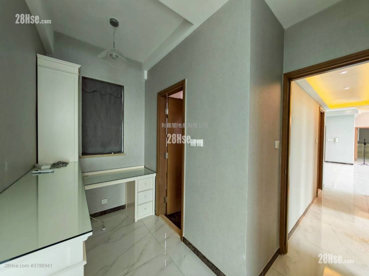 Yoho Midtown Rental 4 Bedrooms , 3 Bathrooms 1,231 ft²