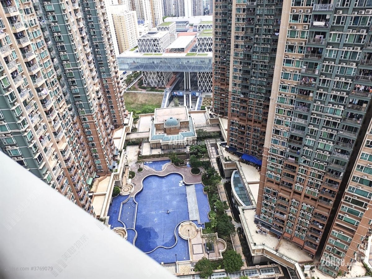 Metro Town Sell 3 Bedrooms , 1 Bathroom 594 ft²