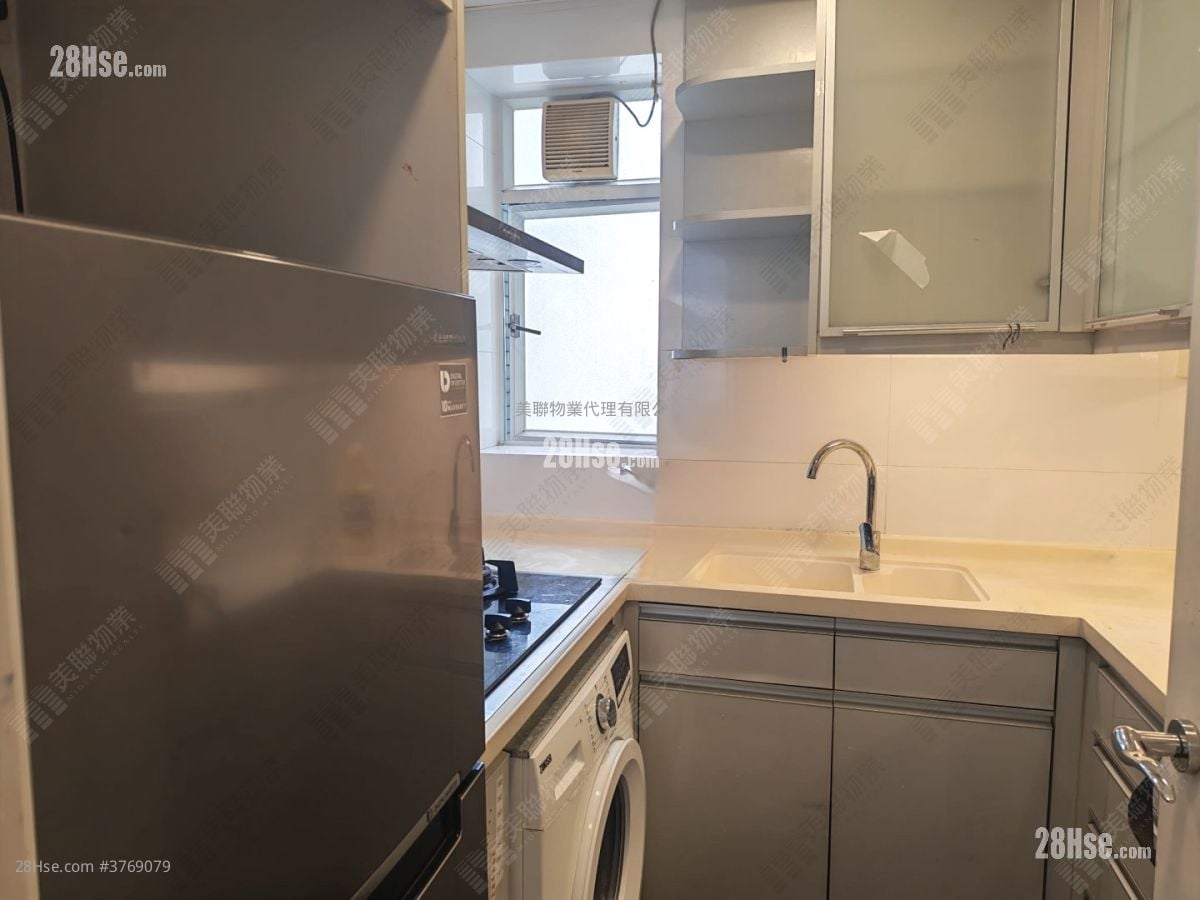 Metro Town Sell 3 Bedrooms , 1 Bathroom 594 ft²