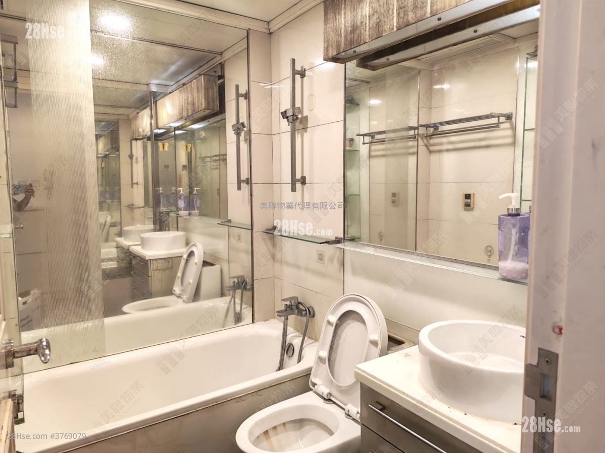 Metro Town Sell 3 Bedrooms , 1 Bathroom 594 ft²