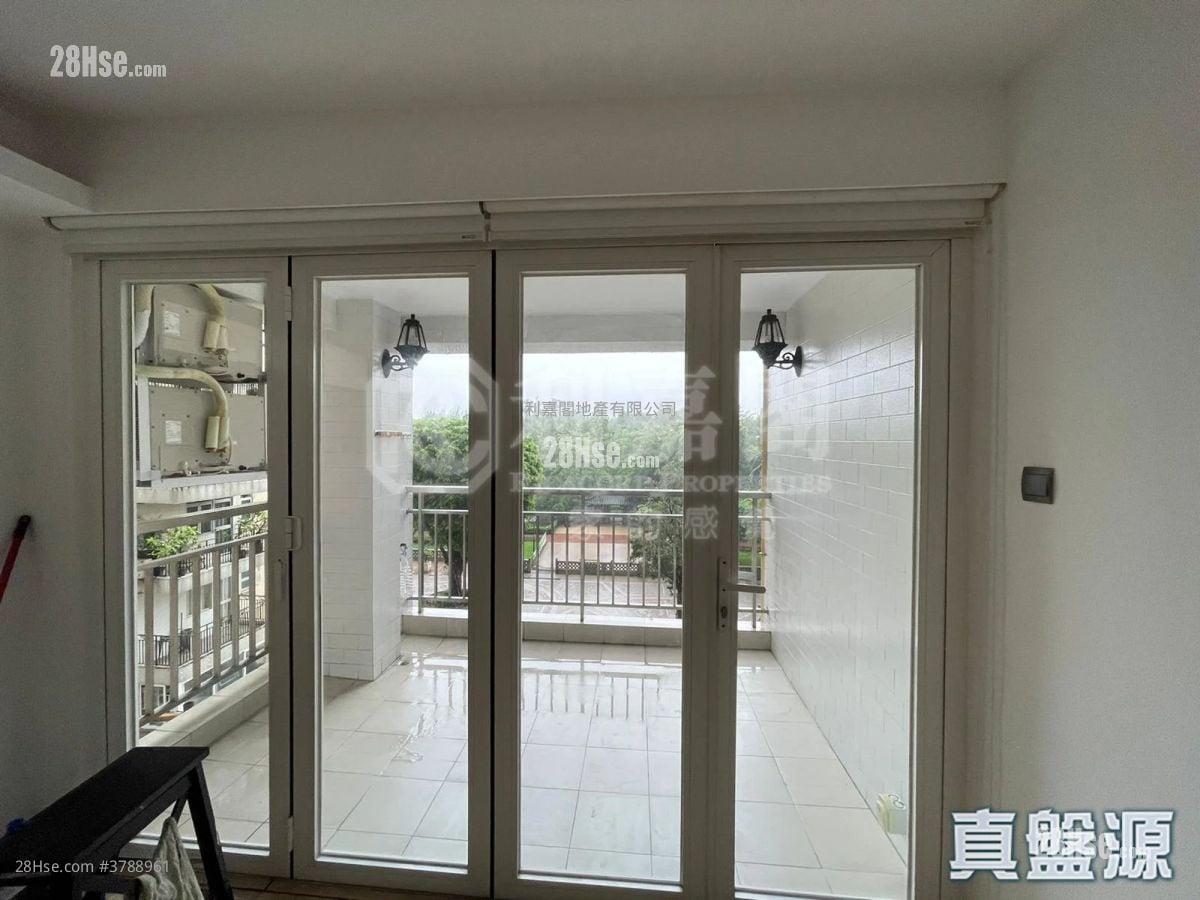 Mei Foo Sun Chuen Sell 3 Bedrooms , 2 Bathrooms 968 ft²