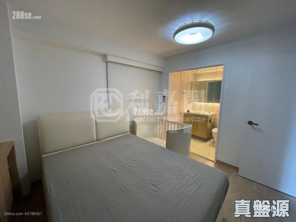 Mei Foo Sun Chuen Sell 3 Bedrooms , 2 Bathrooms 968 ft²