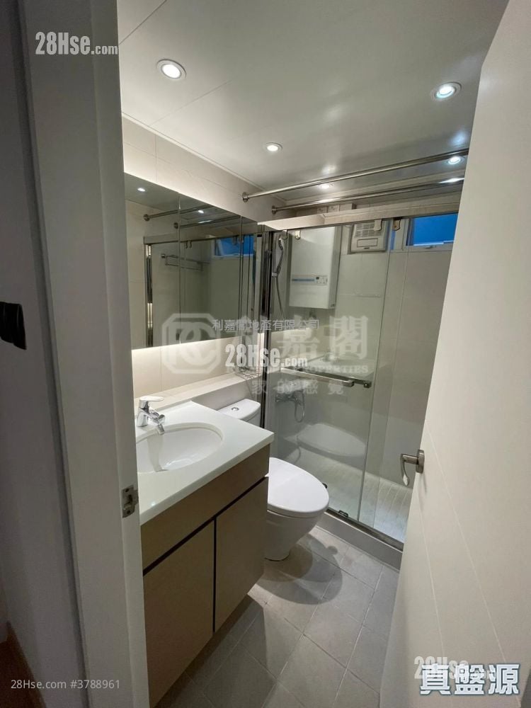 Mei Foo Sun Chuen Sell 3 Bedrooms , 2 Bathrooms 968 ft²