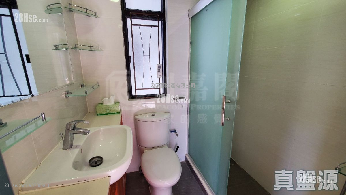 Kornhill Sell 3 Bedrooms , 1 Bathroom 594 ft²