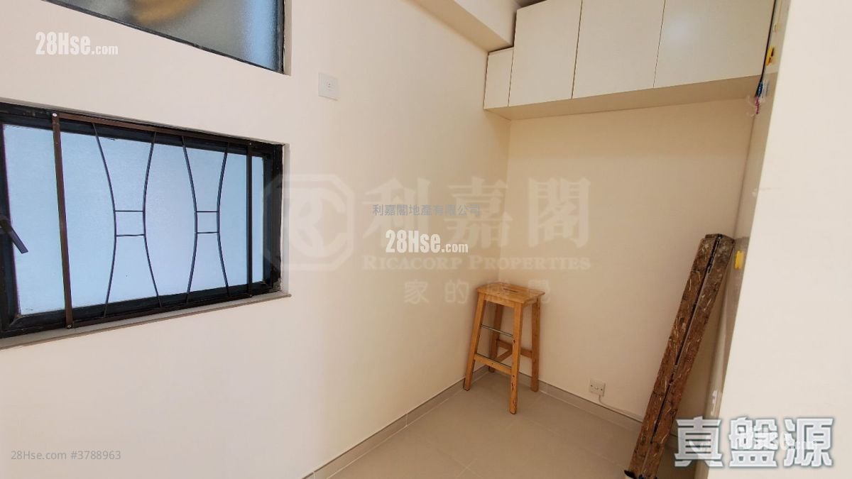 Kornhill Sell 3 Bedrooms , 1 Bathroom 594 ft²