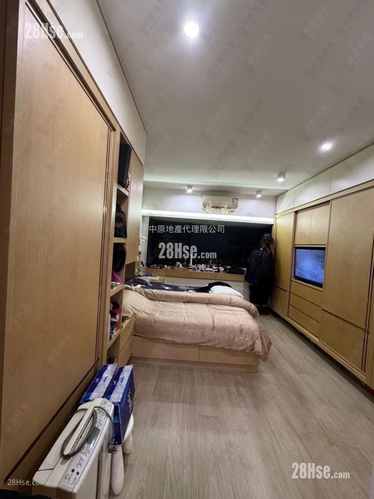 Shatin 33 Sell 3 Bedrooms , 3 Bathrooms 1,296 ft²