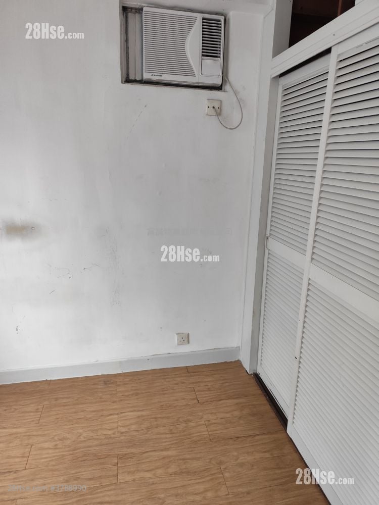 Hong Wah Court Sell 2 Bedrooms , 1 Bathroom 380 ft²