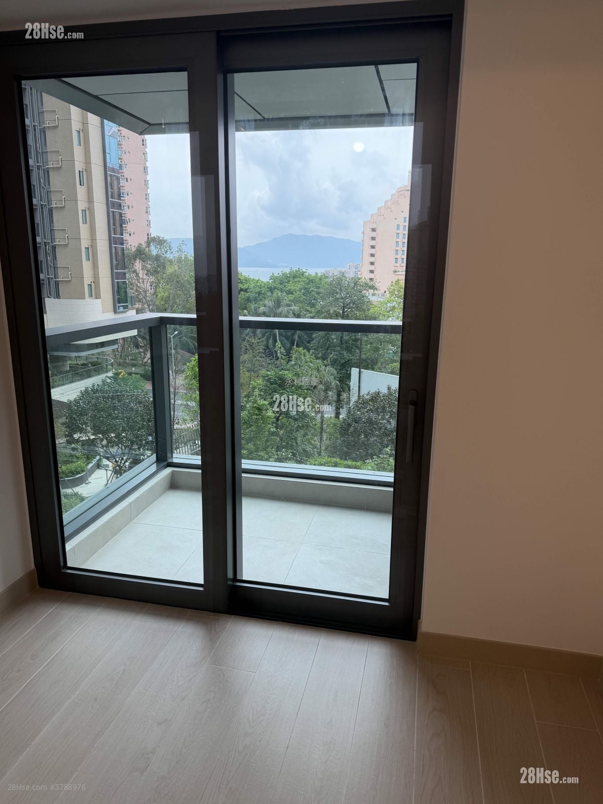 Gold Coast Bay Rental 2 Bedrooms , 1 Bathroom 421 ft²