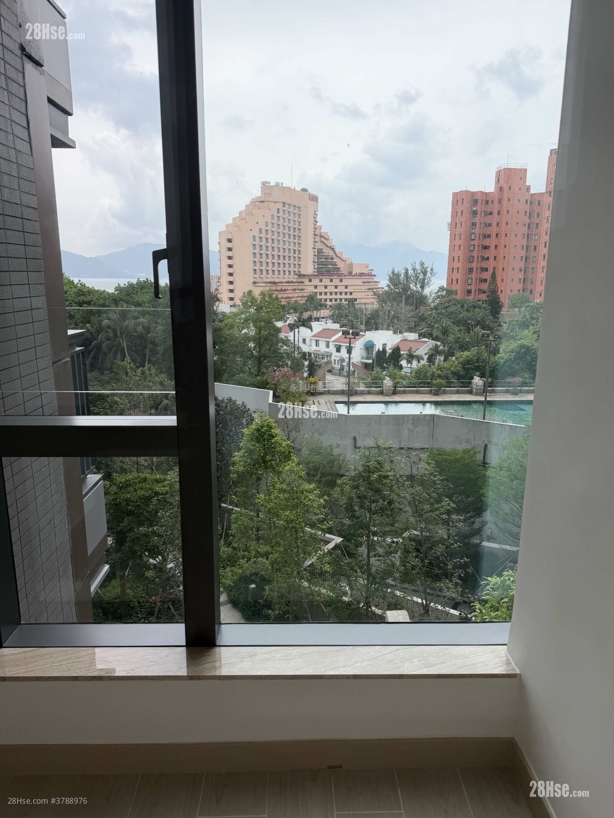 Gold Coast Bay Rental 2 Bedrooms , 1 Bathroom 421 ft²