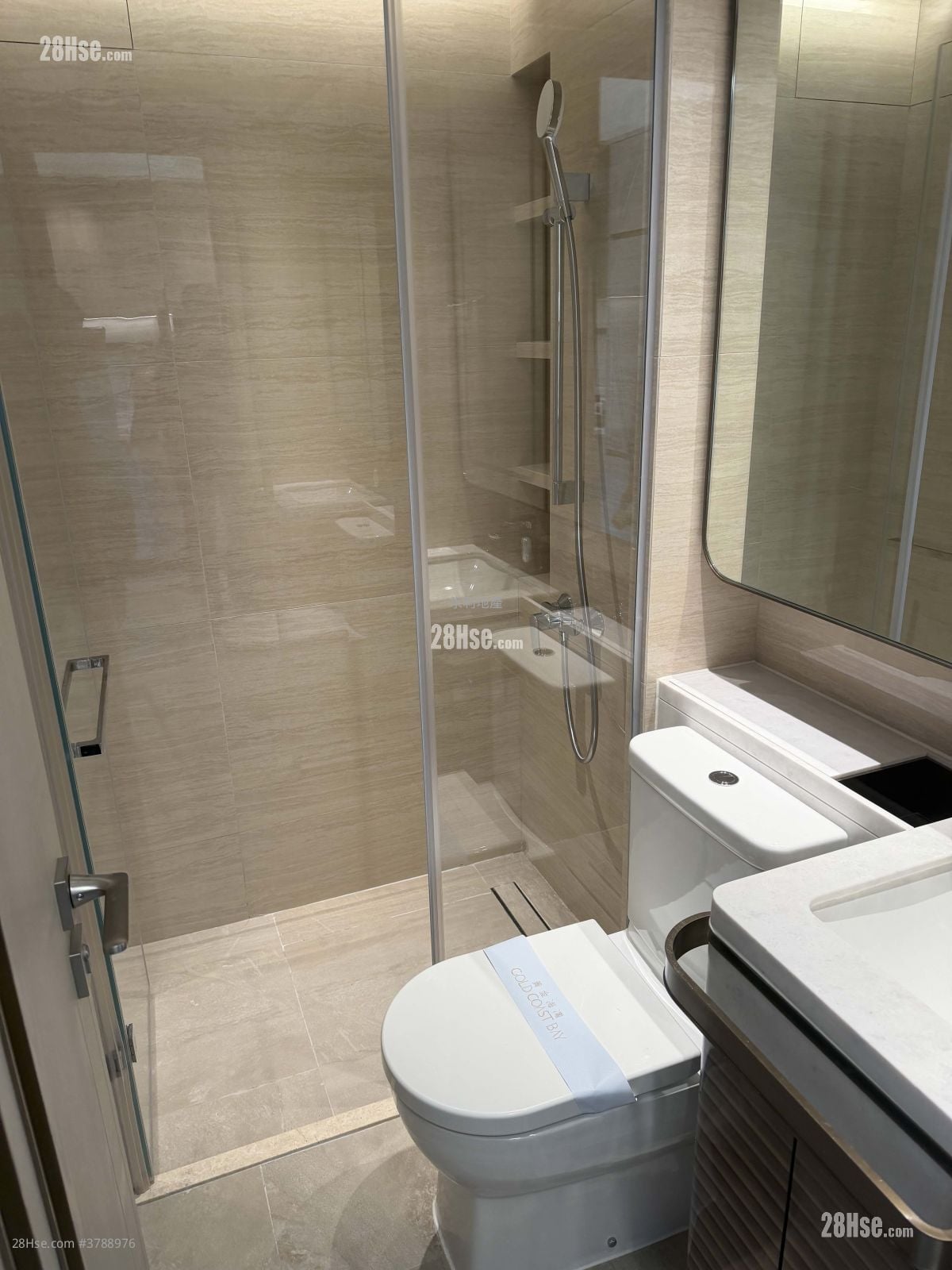 Gold Coast Bay Rental 2 Bedrooms , 1 Bathroom 421 ft²