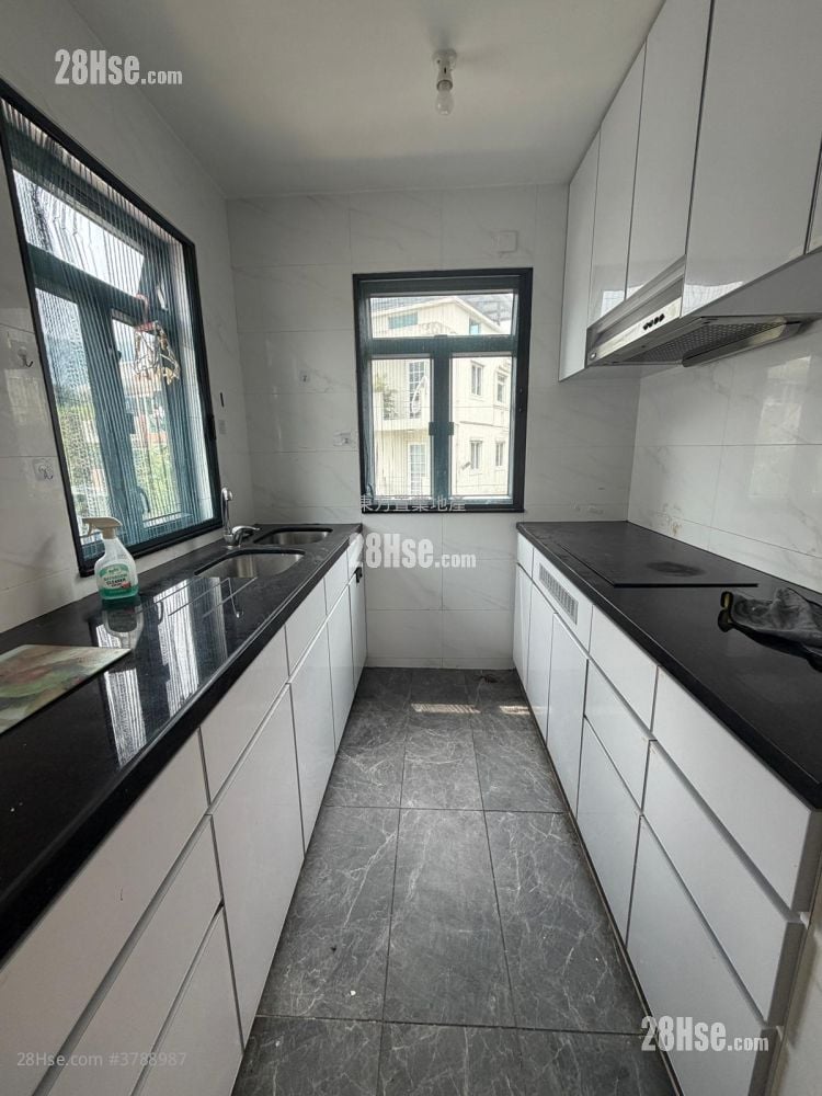 Village Rental 3 Bedrooms , 2 Bathrooms 700 ft²