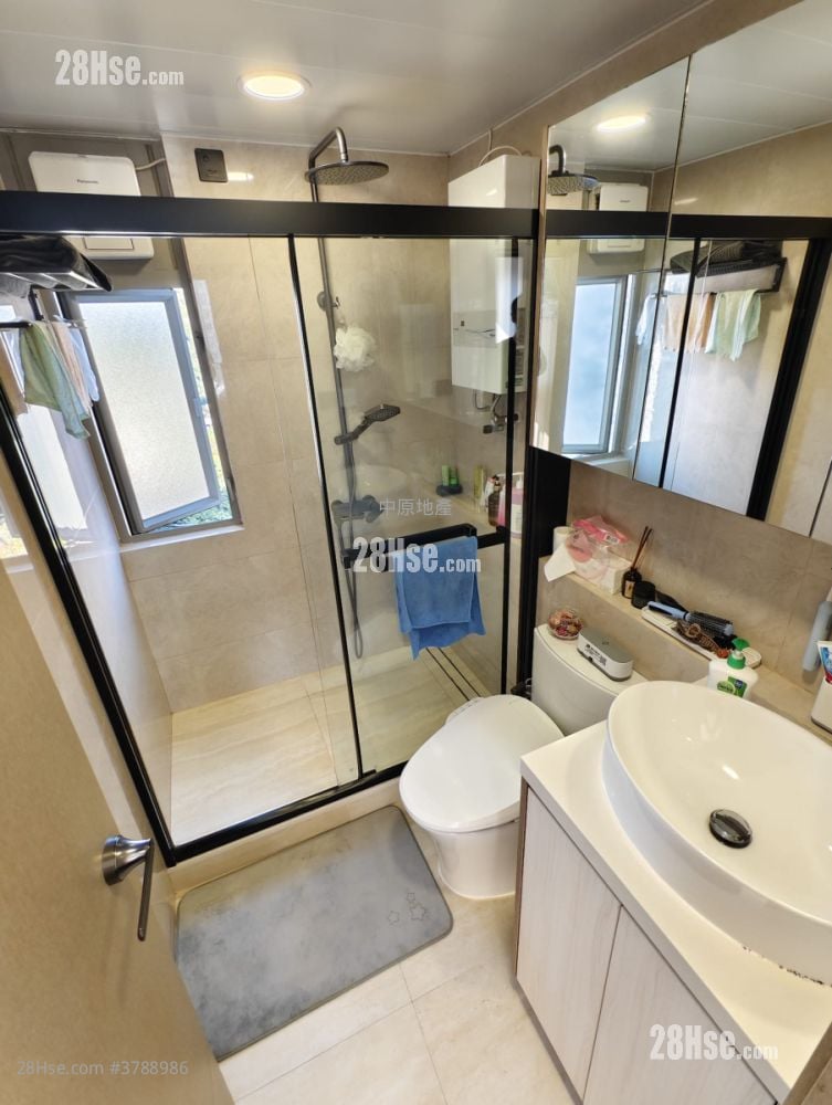 Hong Kong Garden Sell 3 Bedrooms , 2 Bathrooms 828 ft²