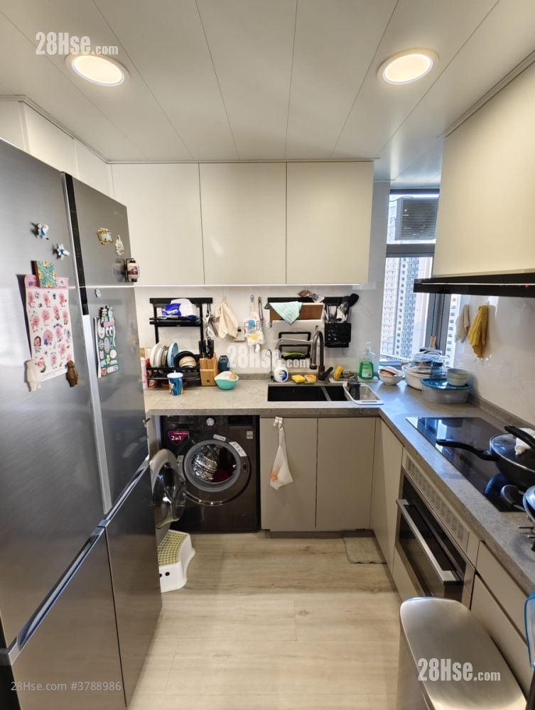 Hong Kong Garden Sell 3 Bedrooms , 2 Bathrooms 828 ft²