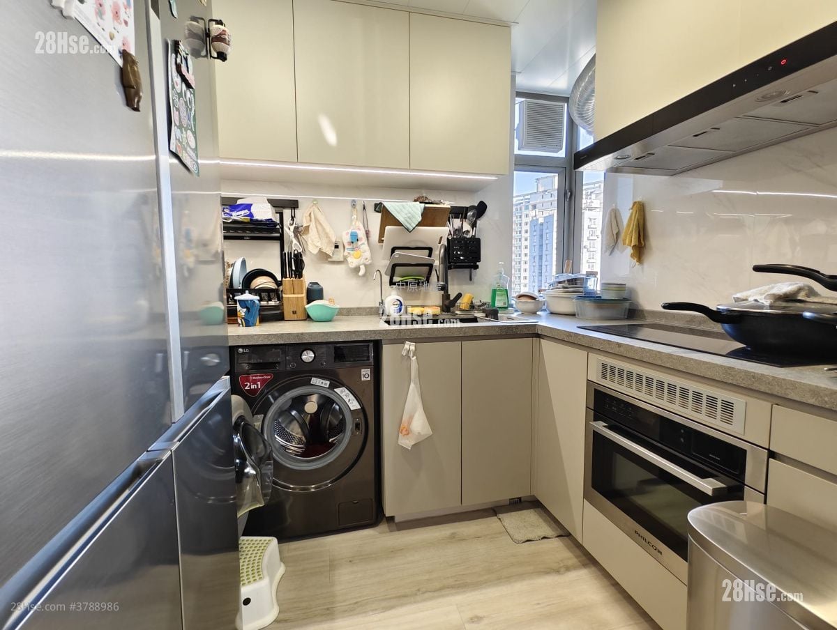 Hong Kong Garden Sell 3 Bedrooms , 2 Bathrooms 828 ft²