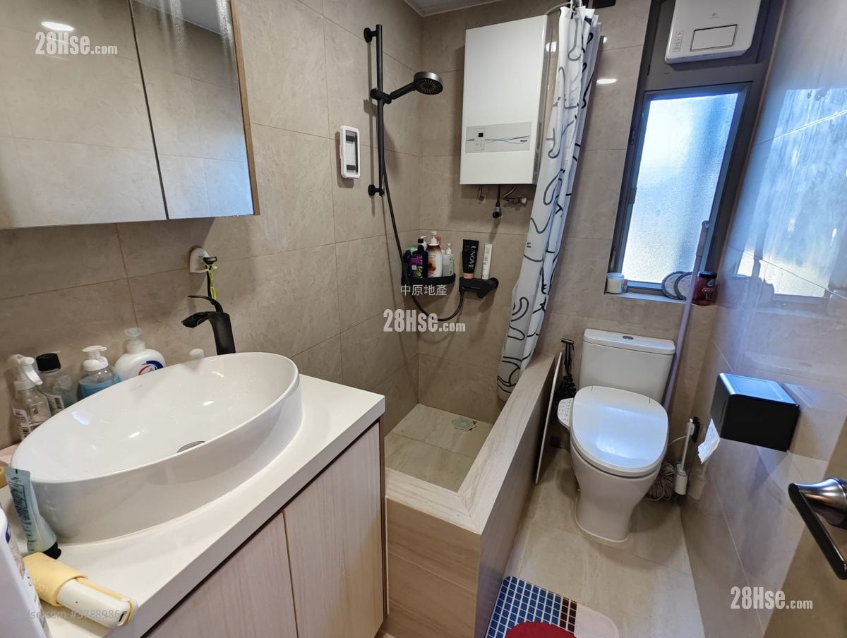 Hong Kong Garden Sell 3 Bedrooms , 2 Bathrooms 828 ft²