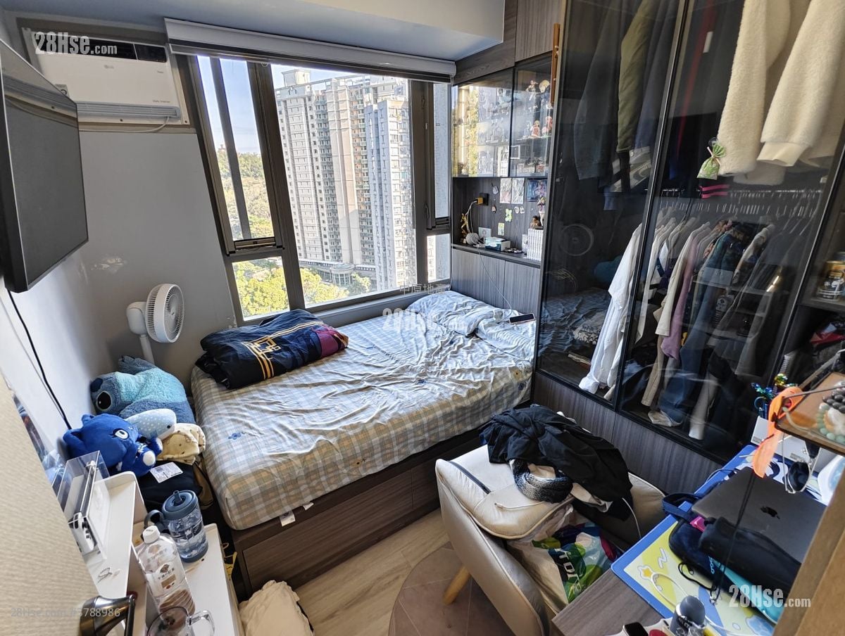 Hong Kong Garden Sell 3 Bedrooms , 2 Bathrooms 828 ft²