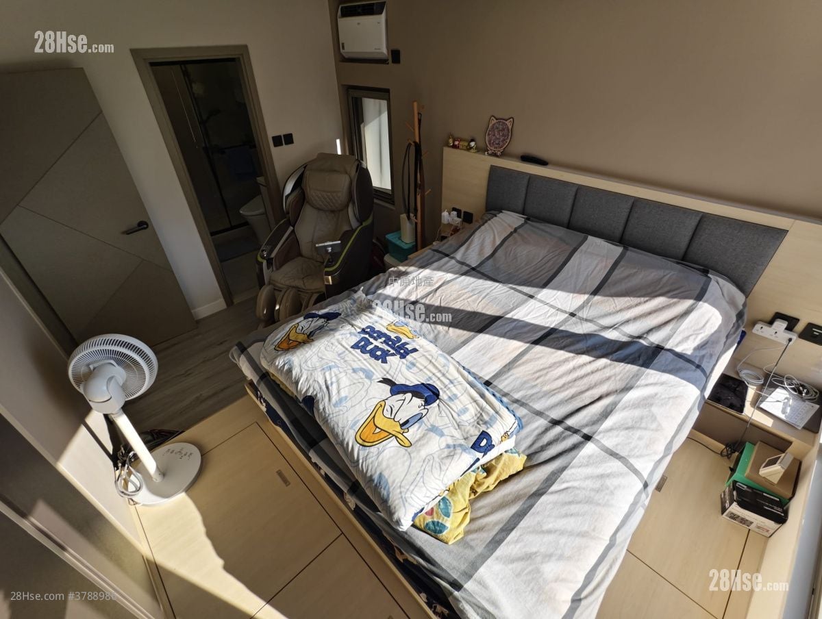 Hong Kong Garden Sell 3 Bedrooms , 2 Bathrooms 828 ft²