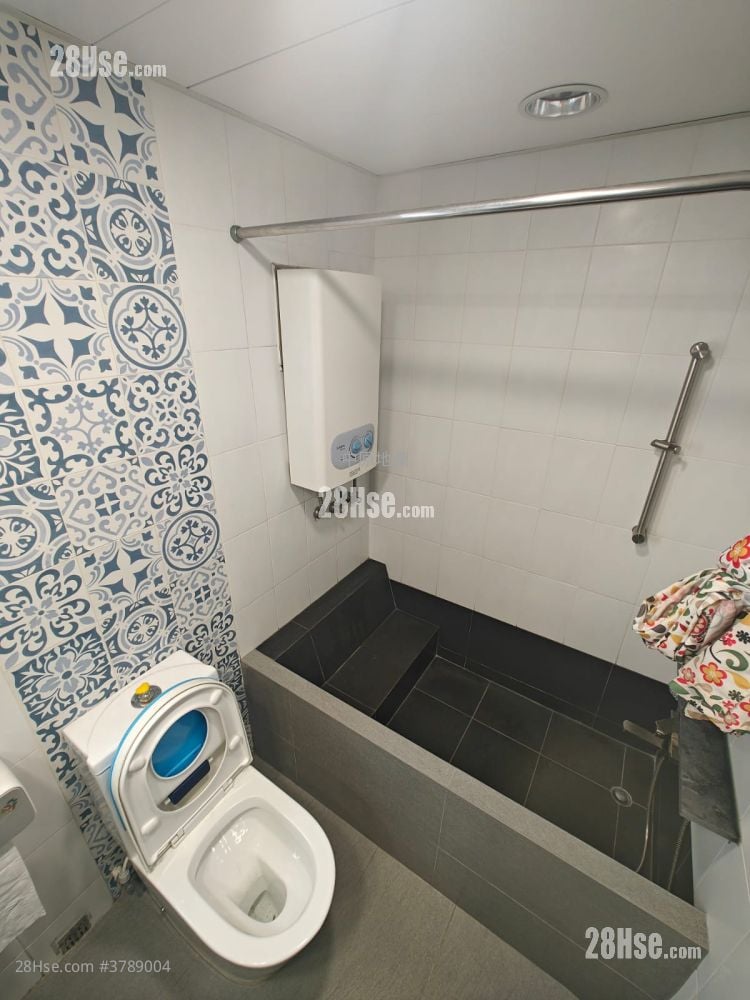 Hong Kong Garden Rental 3 Bedrooms , 2 Bathrooms 792 ft²
