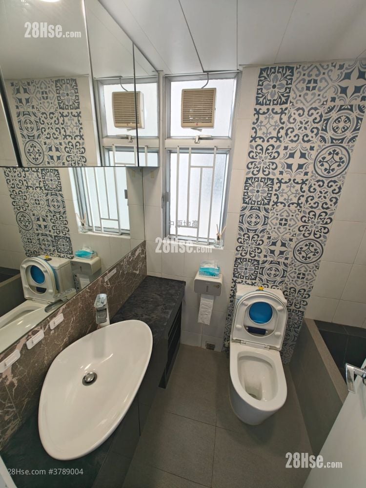 Hong Kong Garden Rental 3 Bedrooms , 2 Bathrooms 792 ft²