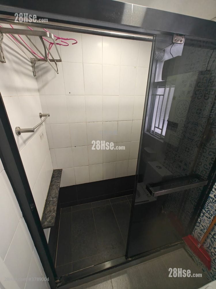 Hong Kong Garden Rental 3 Bedrooms , 2 Bathrooms 792 ft²