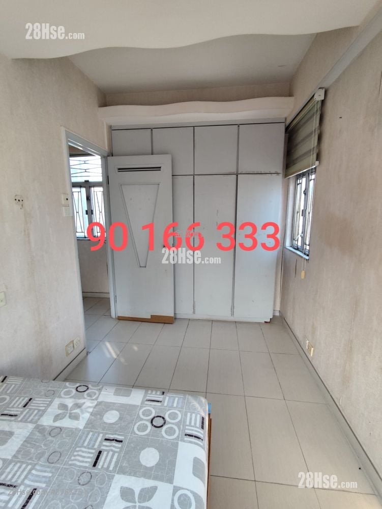 Kam Hoi Building Sell 3 Bedrooms , 2 Bathrooms 551 ft²