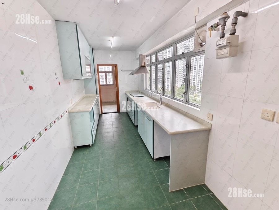 Hong Kong Garden Sell 3 Bedrooms , 2 Bathrooms 1,382 ft²