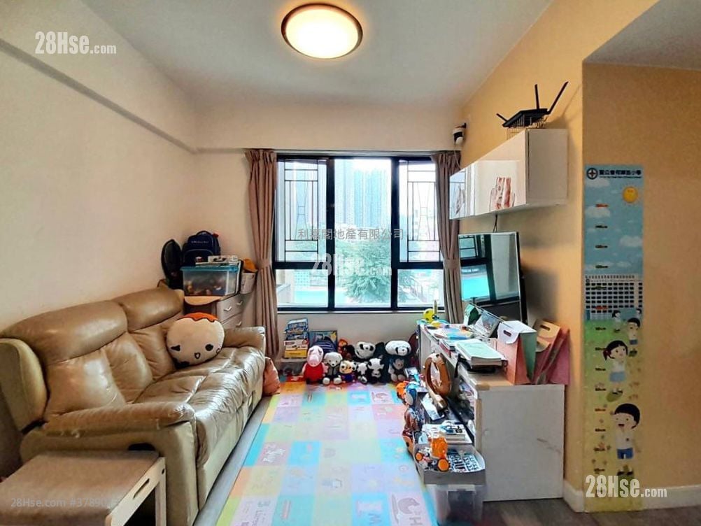 Tsing Yi Garden Sell 3 Bedrooms 547 ft²