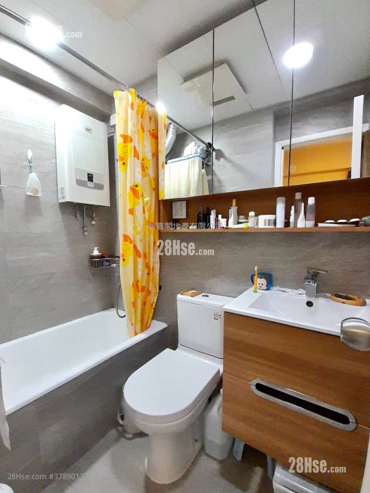 Tsing Yi Garden Sell 3 Bedrooms 547 ft²