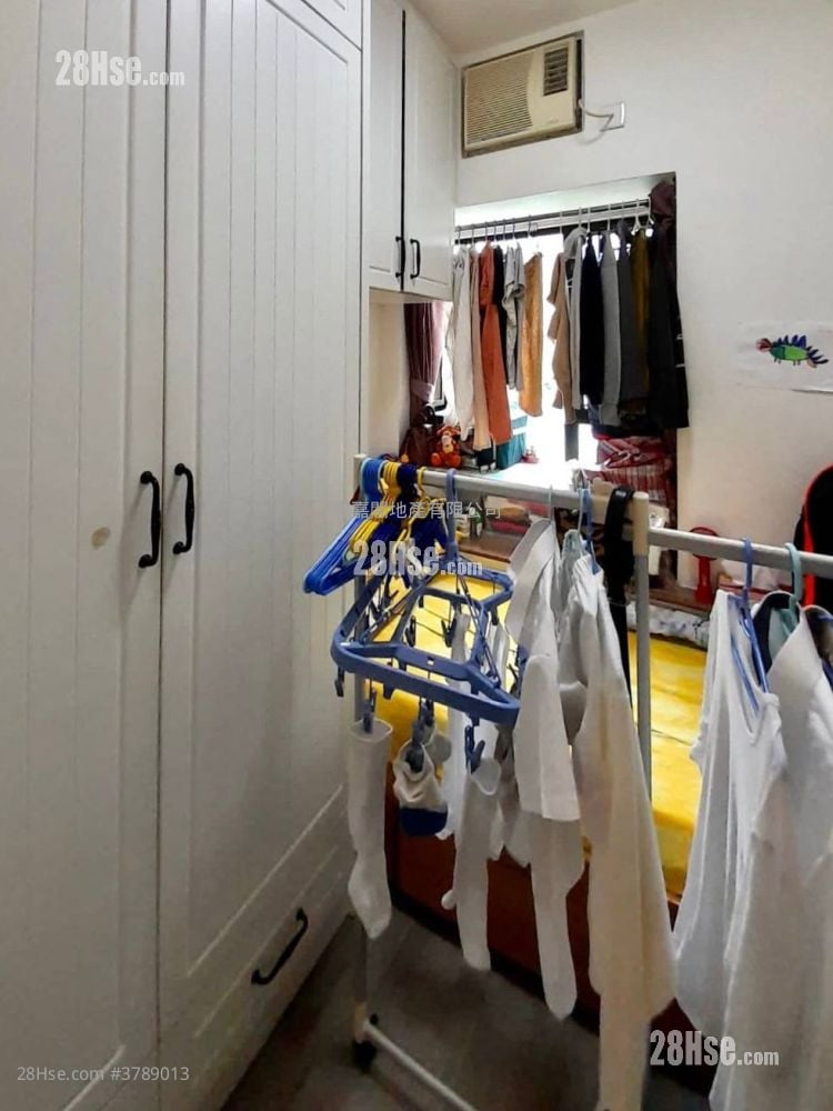 Tsing Yi Garden Sell 3 Bedrooms 547 ft²