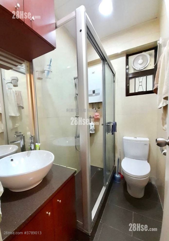 Tsing Yi Garden Sell 3 Bedrooms 547 ft²